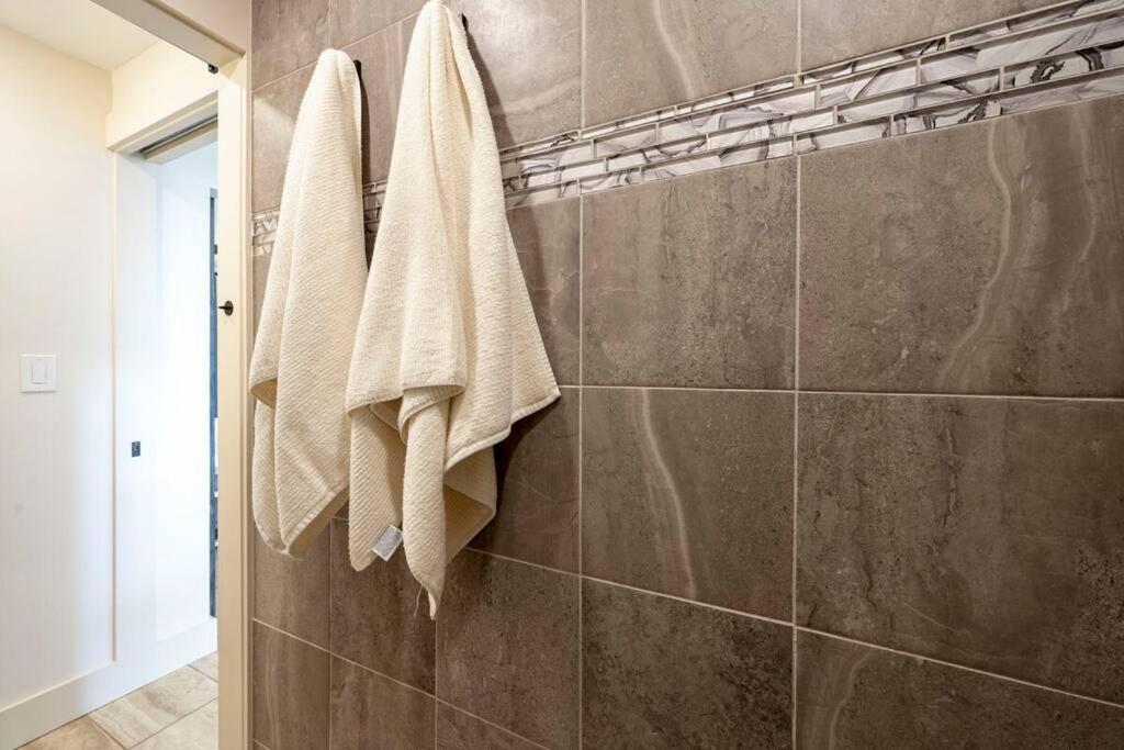 דירות Kahana Hale Ono Loa 403- Top Floor, Ocean View, & Complete Modern Remodel מראה חיצוני תמונה